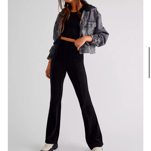 FREE PEOPLE SLIM PULL-ON VELVET FLARE PANTS IN BLACK COTTON BLEND VELVET SIZE S - Picture 1 of 9